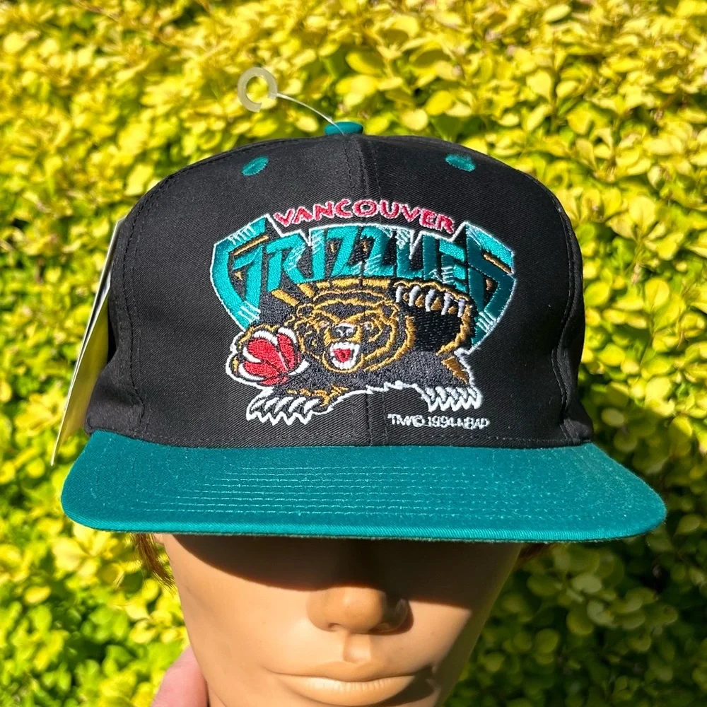 💥SOLD💥 Vintage 1994 Vancouver Grizzlies snapback hat baseball cap NBA Competitor - Picture 2 of 16